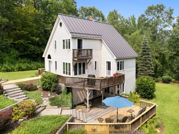 59 Loop Road, Newfane, VT 05345