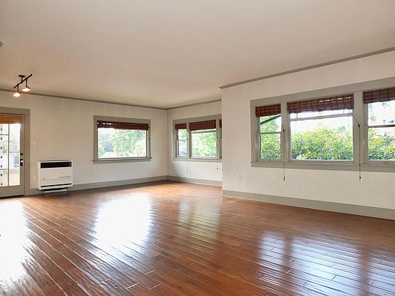 5th image of 353 N Newport Ave