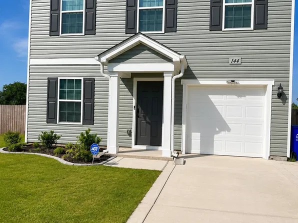 144 Hornet Dr, Raeford, NC 28376