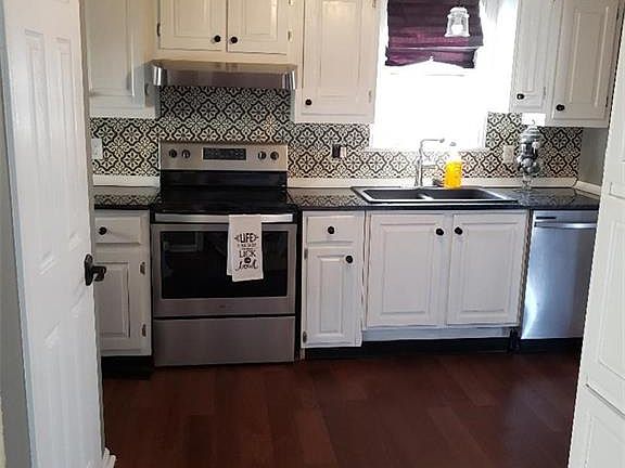 3rd image of 302 Marion Dr