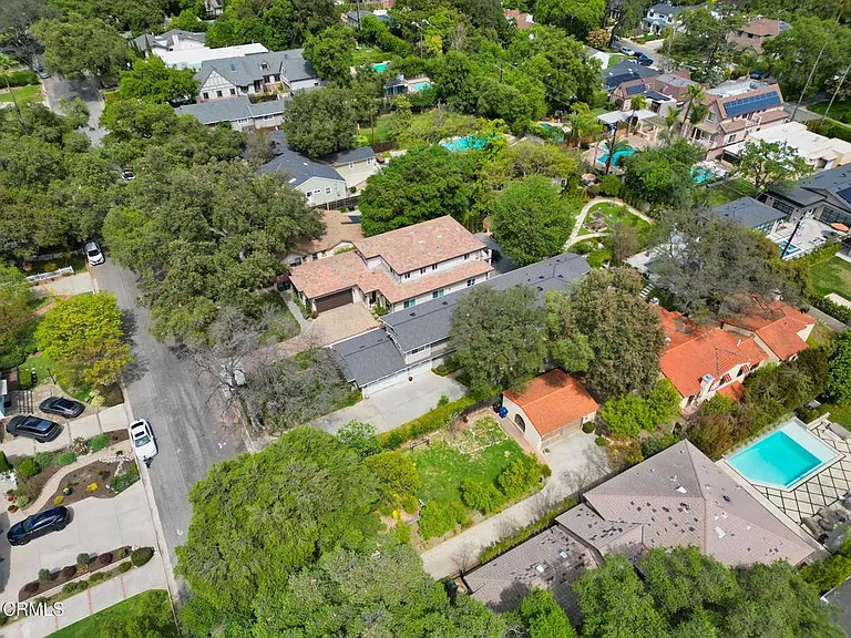 4330 Bel Aire Dr — Photo 46