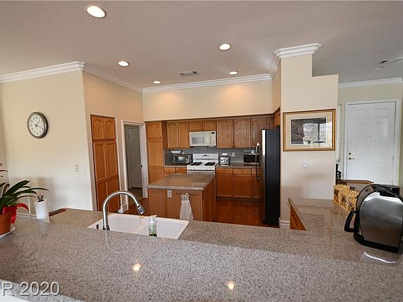 5th image of 271 Arbour Garden Ave