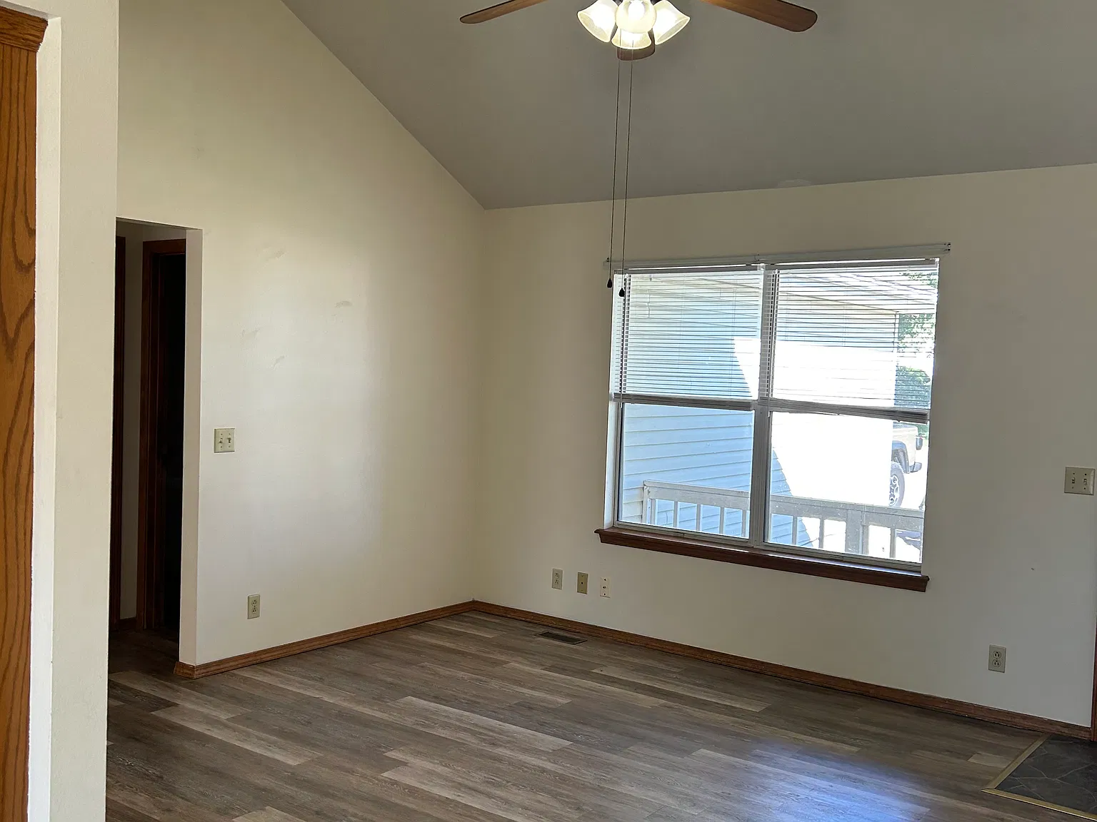 3 bed, 1040 sqft, $1,200 — Photo 2
