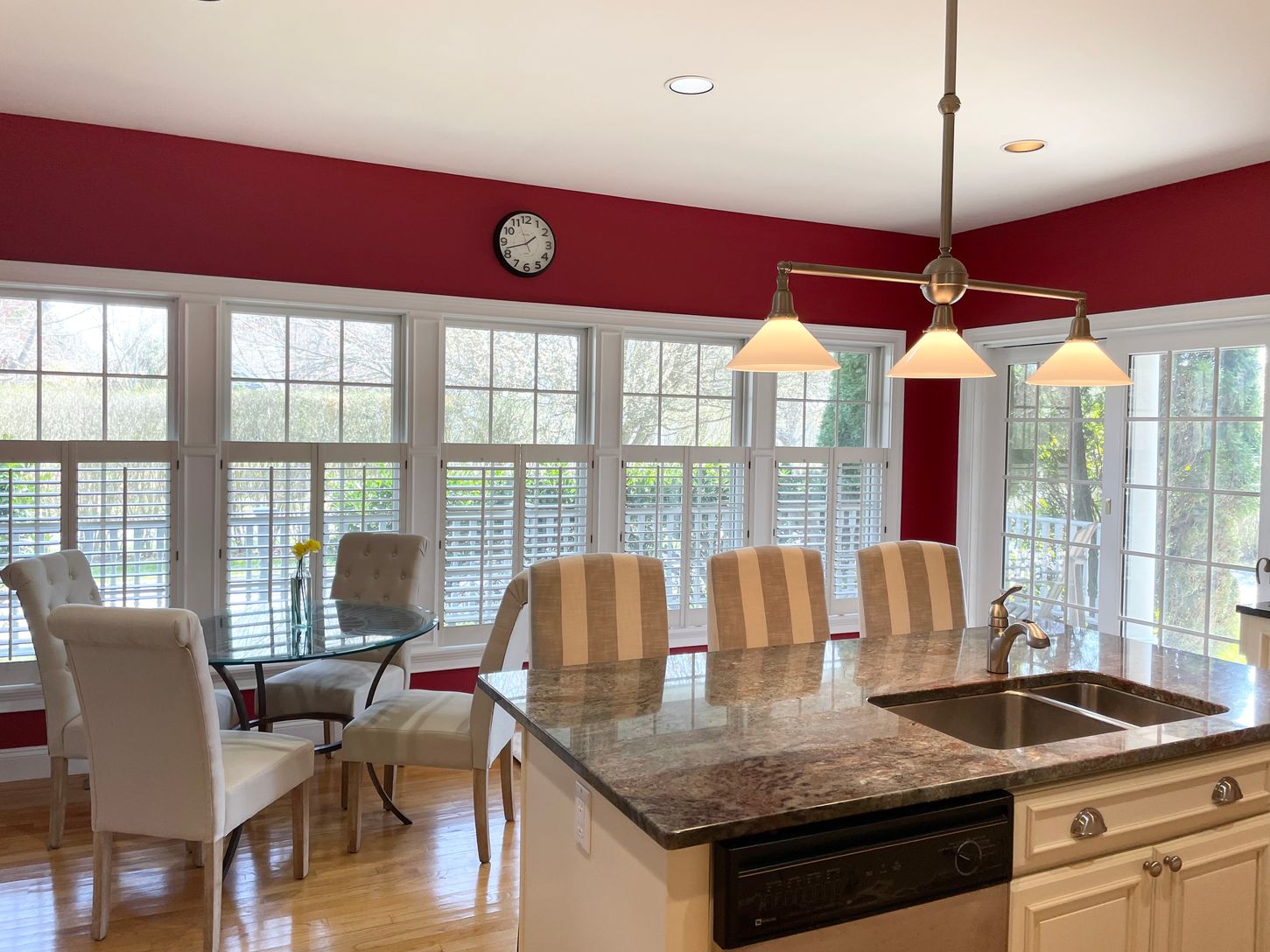  Eat In Kitchen 