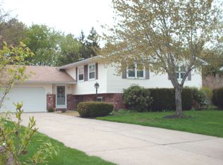 1187 Foxfire Dr, Painesville, OH