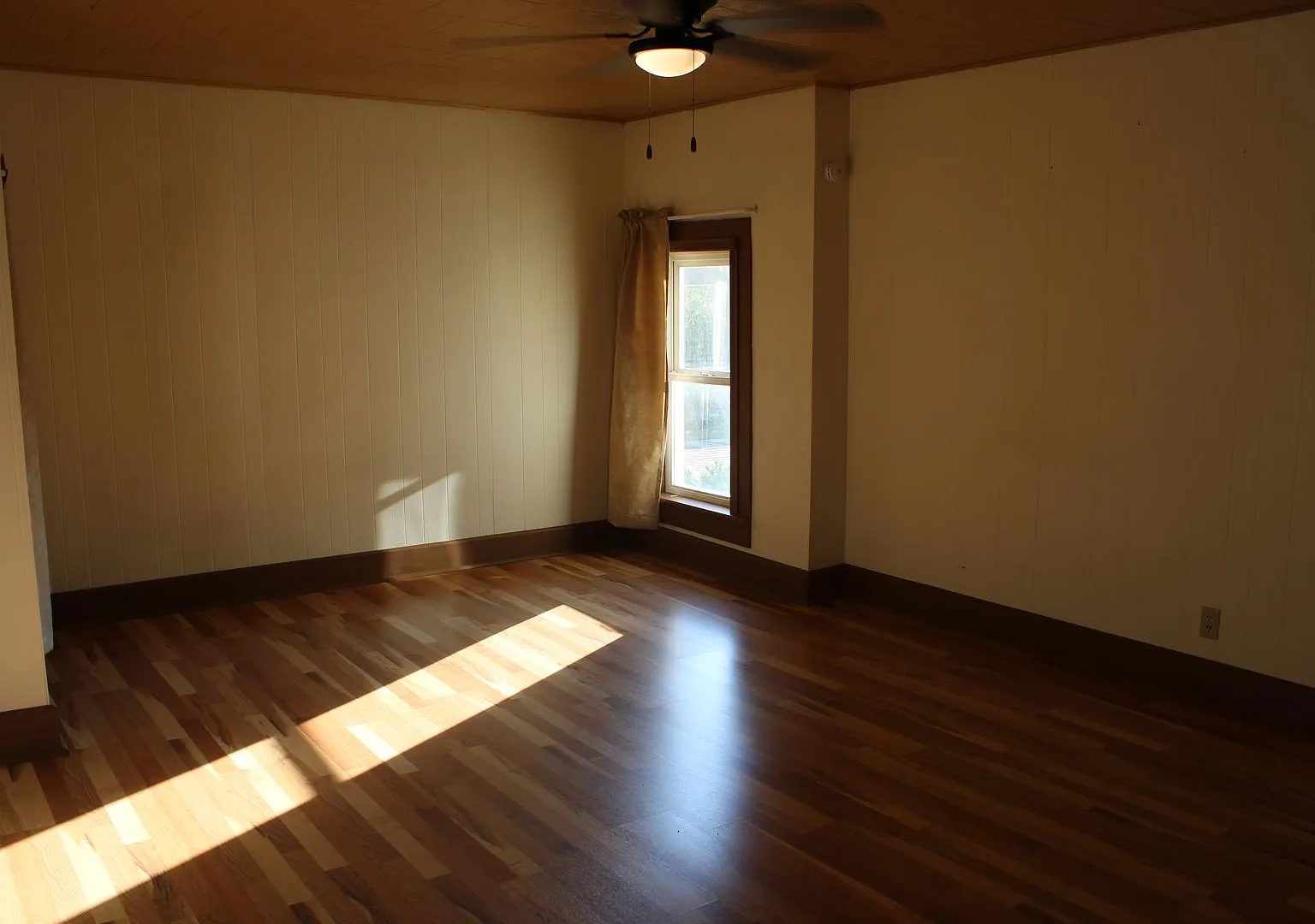 200 N Lincoln St — Photo 1