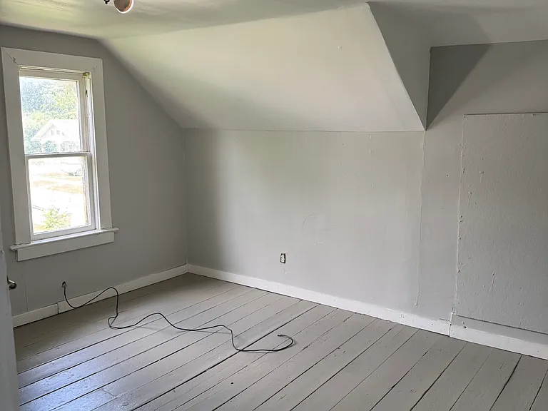 921 S Ellis St — Photo 3