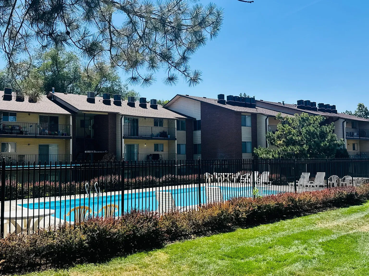 2 Bed 2 bath Apartment Move in Special-1/2 off first month** — Photo 4