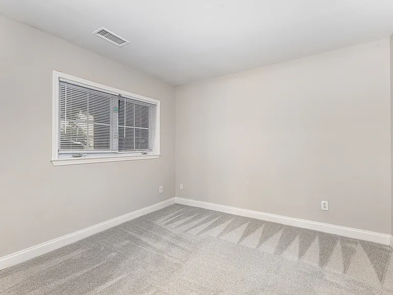 817 W 4th St — Photo 15