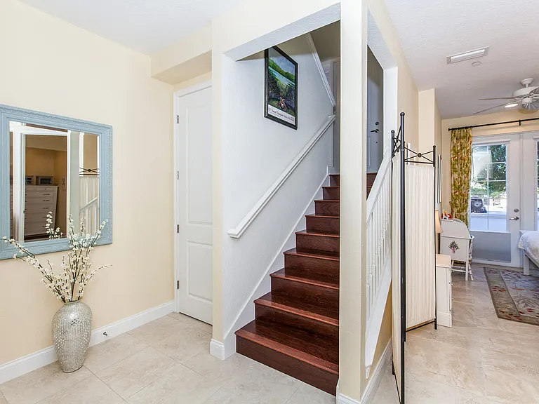 1st floor foyer