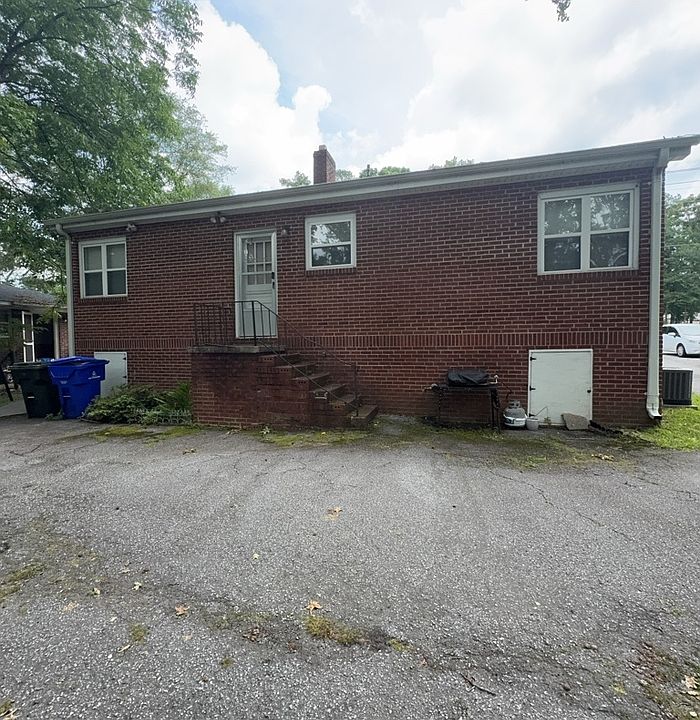 2nd image of 107 White Oak Dr #A
