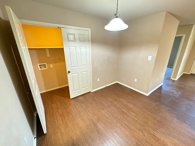 2725 Lovers Ln — Photo 13