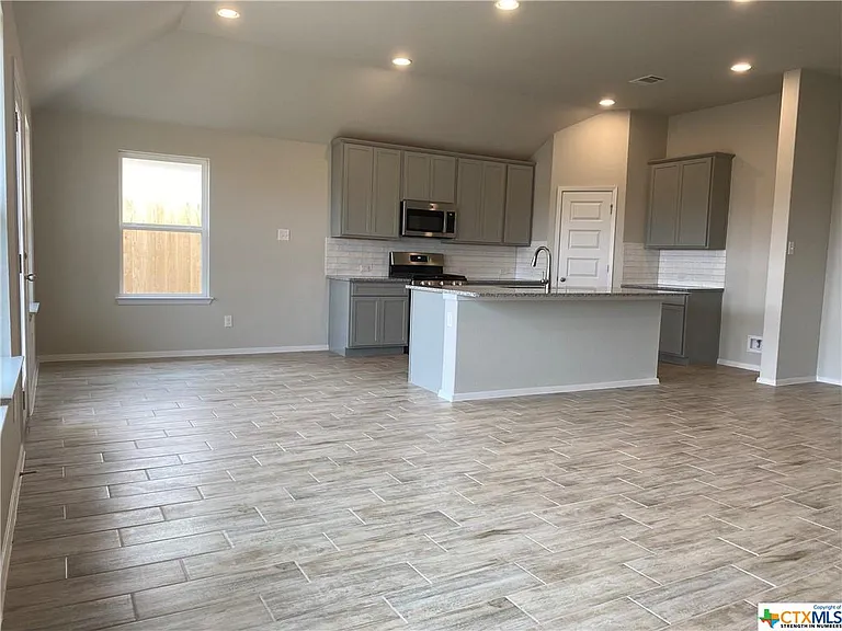 132 Lyndon Dr — Photo 31