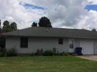 305 S Pennsylvania Ave #A, Carterville, IL 62918