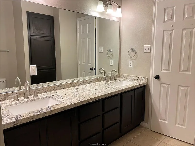 1610 Rock Hollow Loop — Photo 9