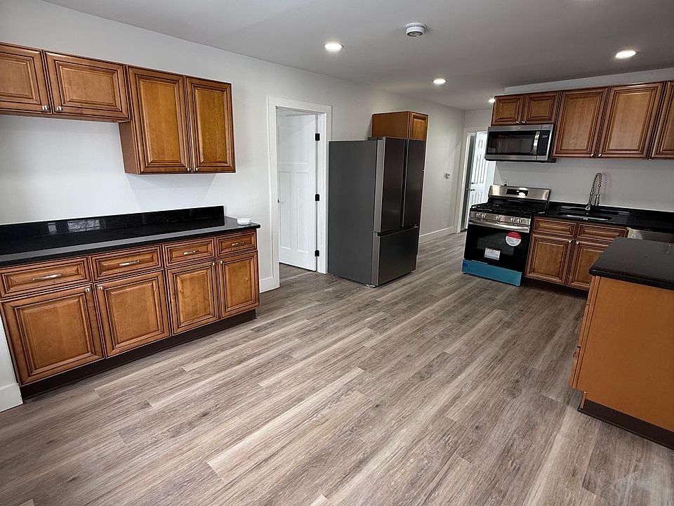 1st image of 416 Oak Hill Ave #2R
