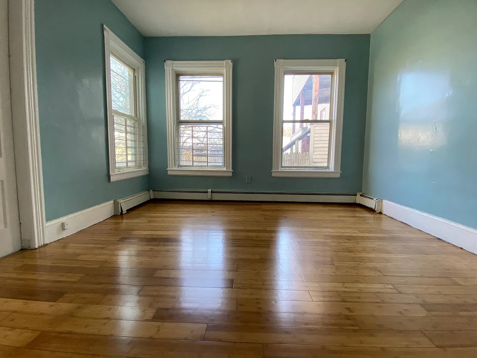 4 bed, 1300 sqft, $2,600 — Photo 2