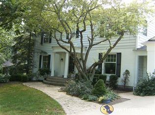 1064 Forest Hill Rd, Lake Forest, IL 60045