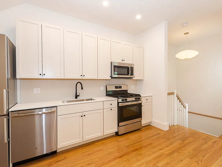 10 Portsmouth St #10 — Photo 2