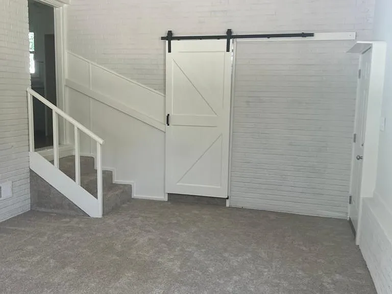 1515 Greenview Dr — Photo 3