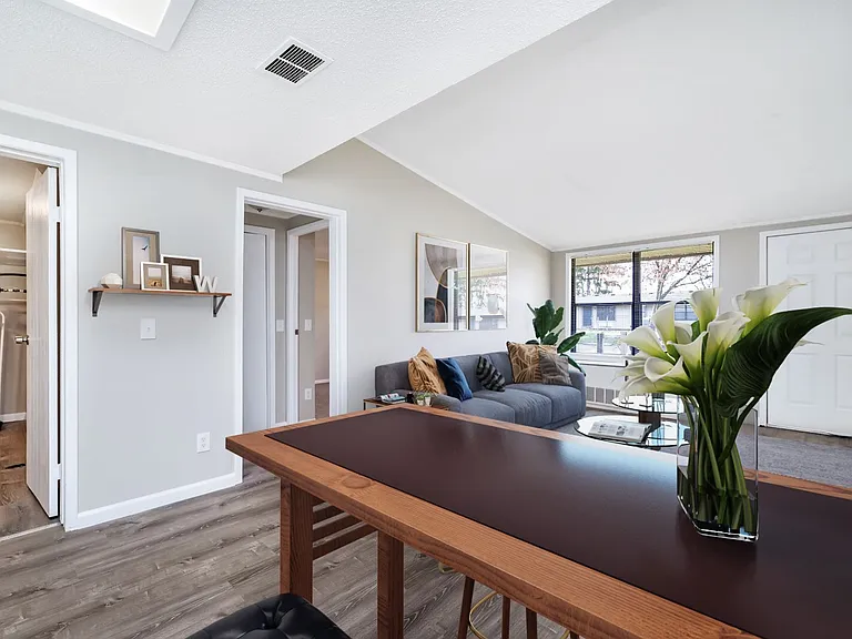 Ashgrove Apartments — Photo 10