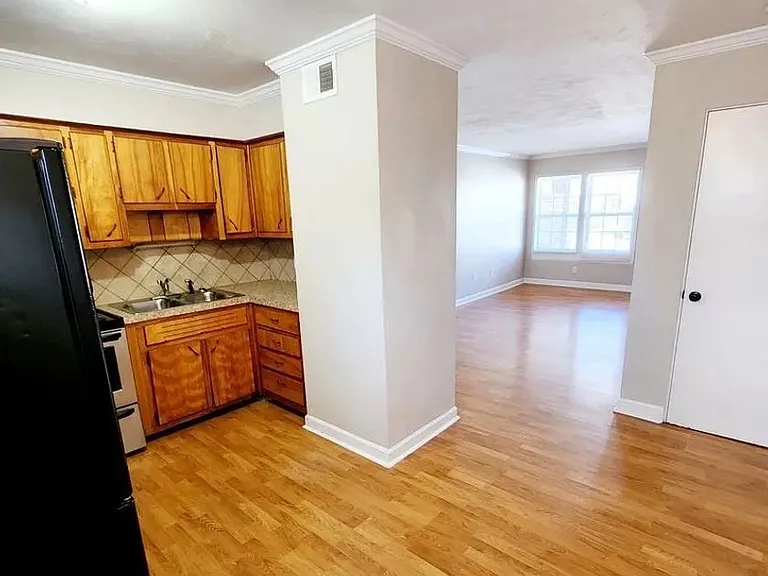 915 Moreland Dr — Photo 14