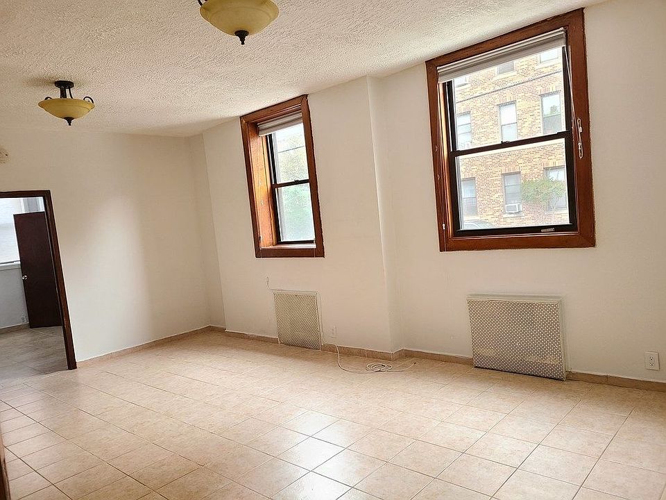 1st image of 30-70 29th St #1