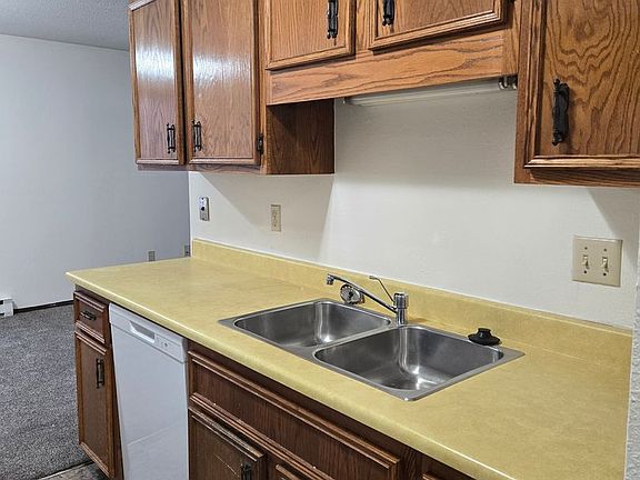 5th image of 1408 Oak Manor Ave S #102