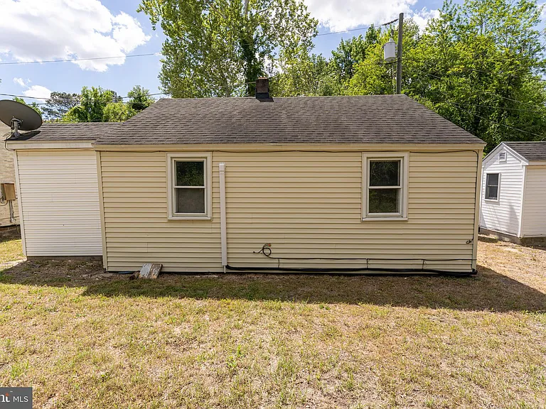 115 Davis Ln — Photo 2