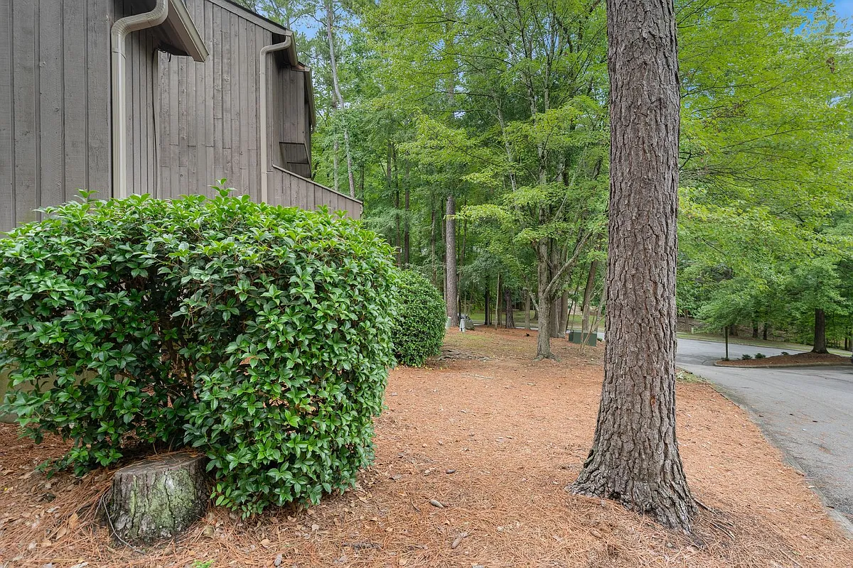 Building Photo - 60 Fernwood Ln