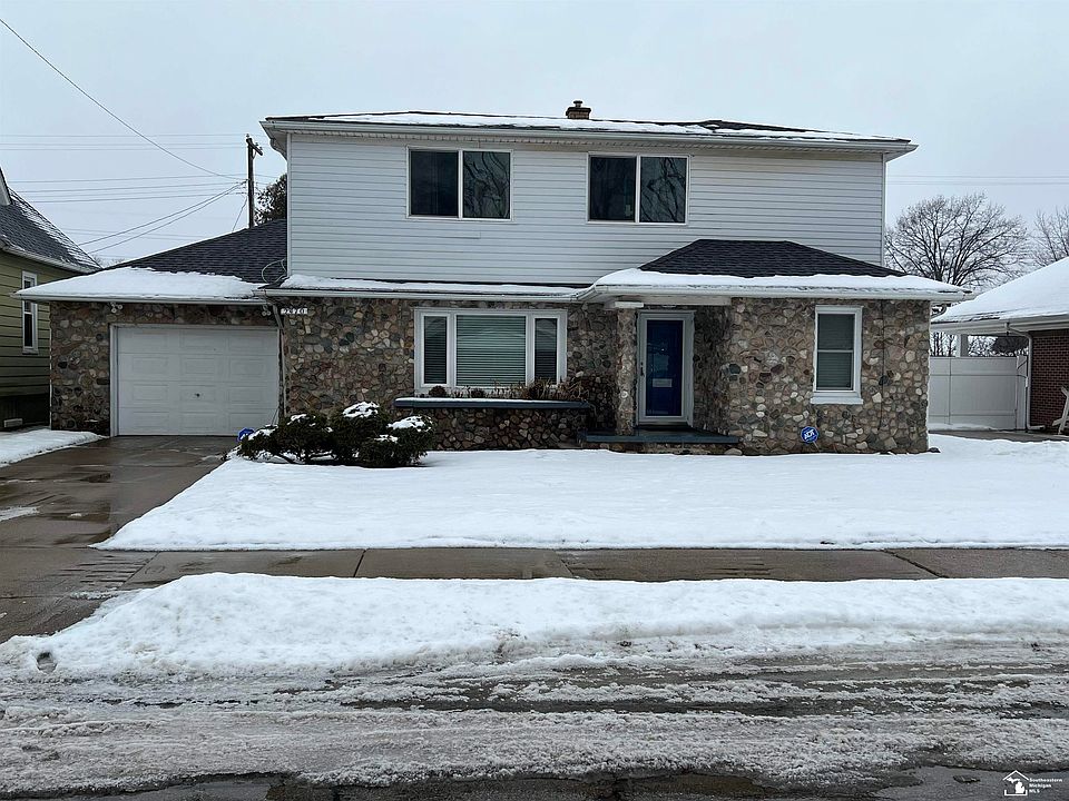 1st image of 2470 8th St