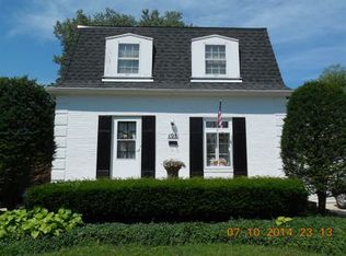 108 S George St, Mount Prospect, IL 60056