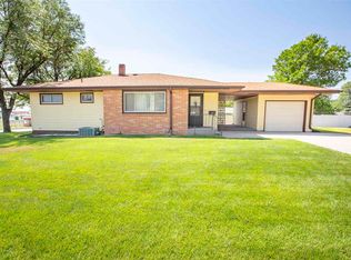 712 W 10th St, Mccook, NE 69001