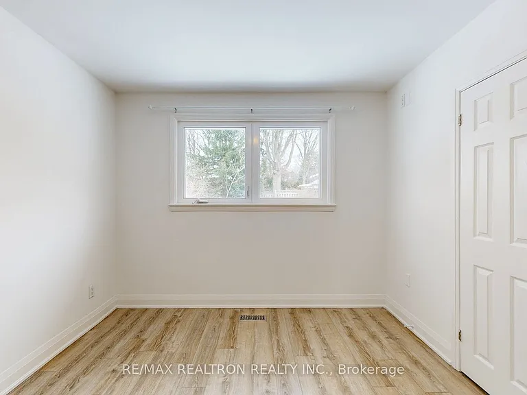 24 Fenelon Dr — Photo 29