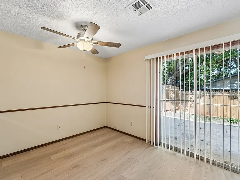 208 Hudson Pl — Photo 14