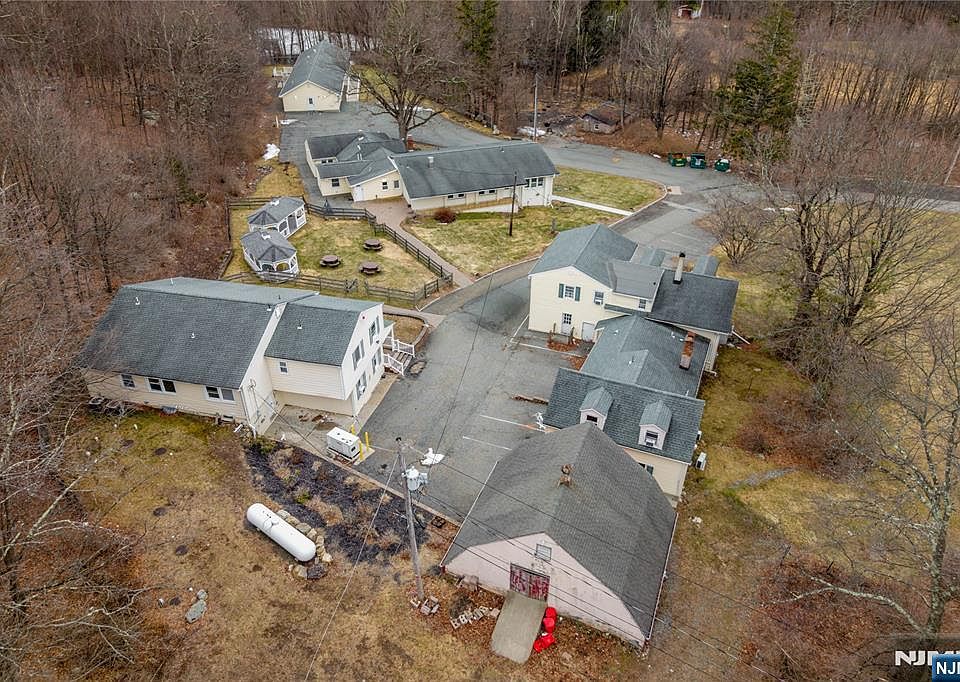 1st image of 240 Long House Dr W