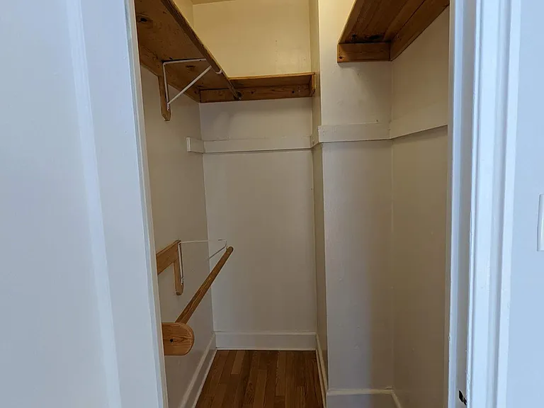 10 W Elm St — Photo 29