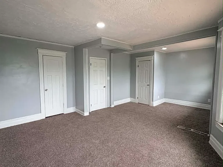 668 Pingree St — Photo 17