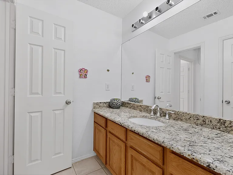636 N Allen Rd — Photo 35