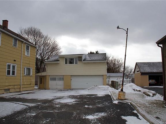 3rd image of 2111 Broadway St