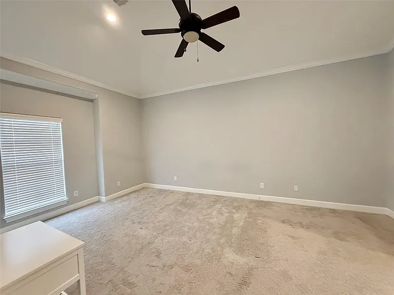 606 Knox St — Photo 13