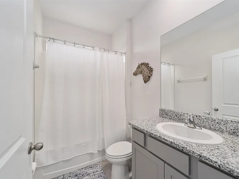 4607 NW 51st Ter — Photo 5