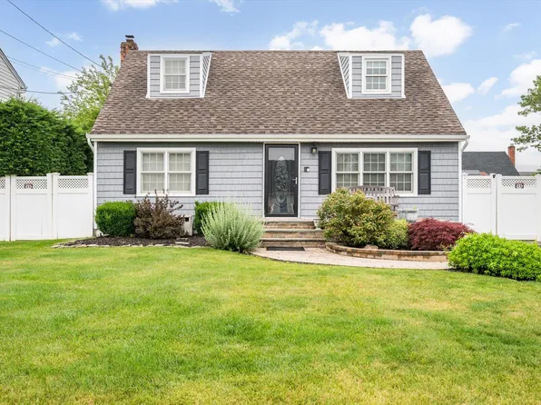 129 Michel Avenue, Farmingdale, NY 11735