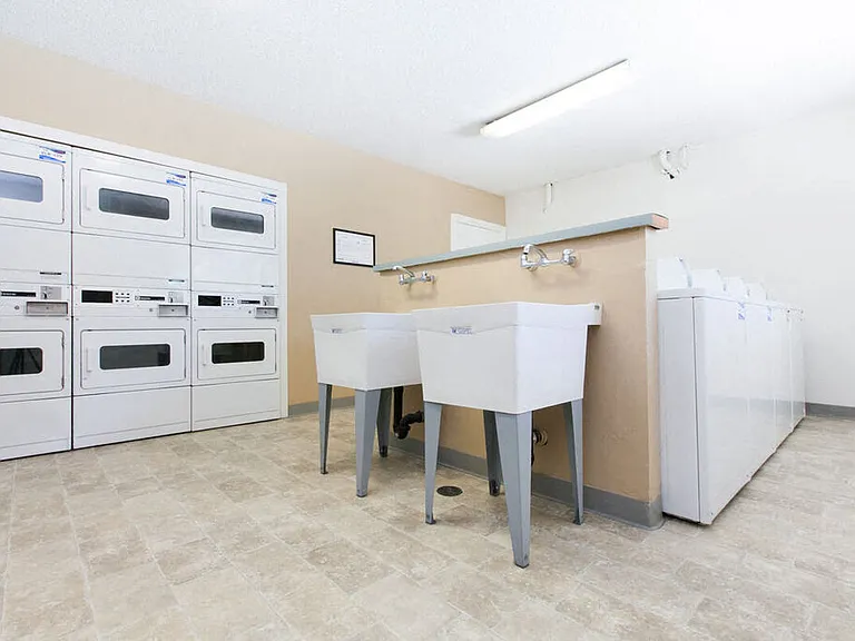 Campbell West Apartments — Photo 10