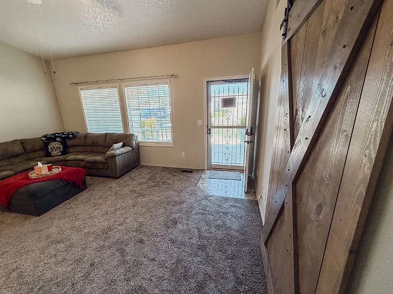 505 Lost Basin Ct — Photo 5
