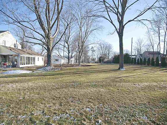 4th image of 18 Grove Park Dr