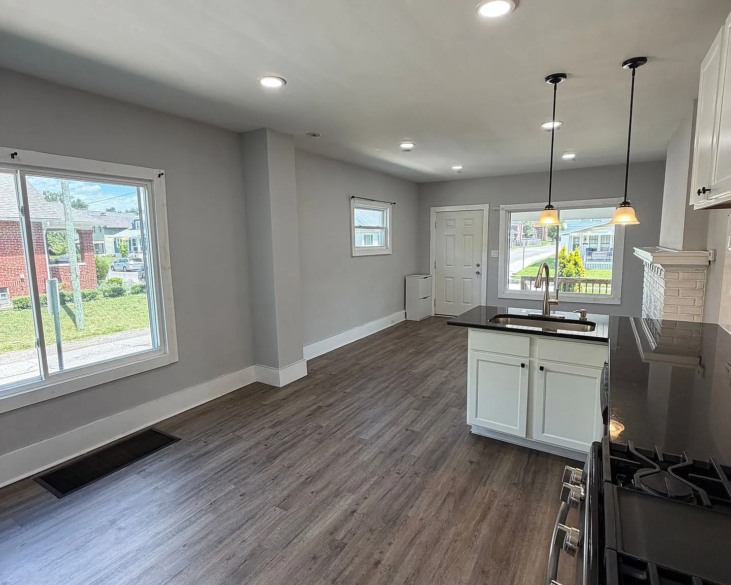 1249 Oakwood Avenue — Photo 4
