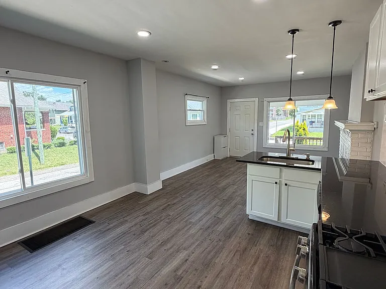 1249 Oakwood Ave — Photo 4
