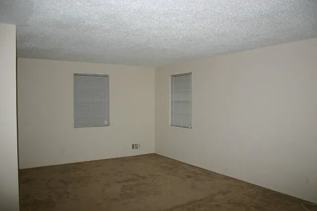 3 bed, 2.0 bath, 1521 sqft, $1,300 — Photo 2
