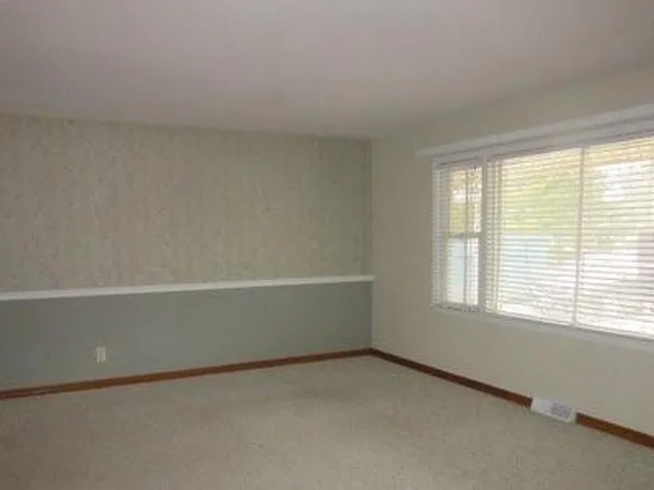 414 W Karen Dr, Decatur, IL 62526